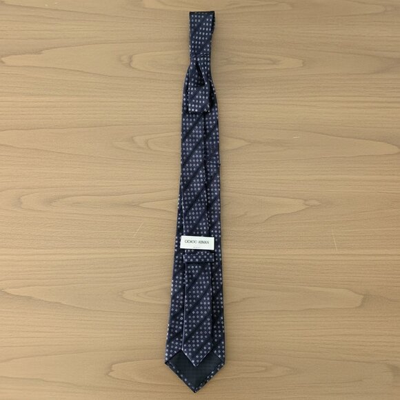 Giorgio Armani Men’s 100% Silk Necktie, Made in Italy, L: 58" - Picture 5 of 5